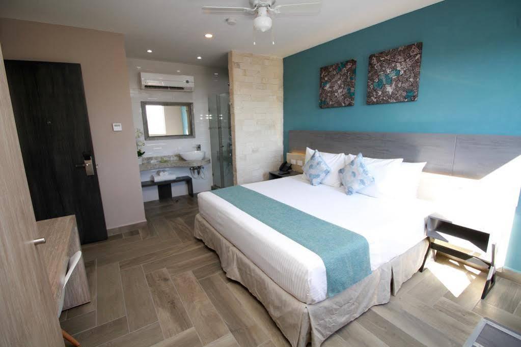 Illusion Xpress I Attraction Hotel Deluxe ปลายาเดลการ์เมน ภายนอก รูปภาพ