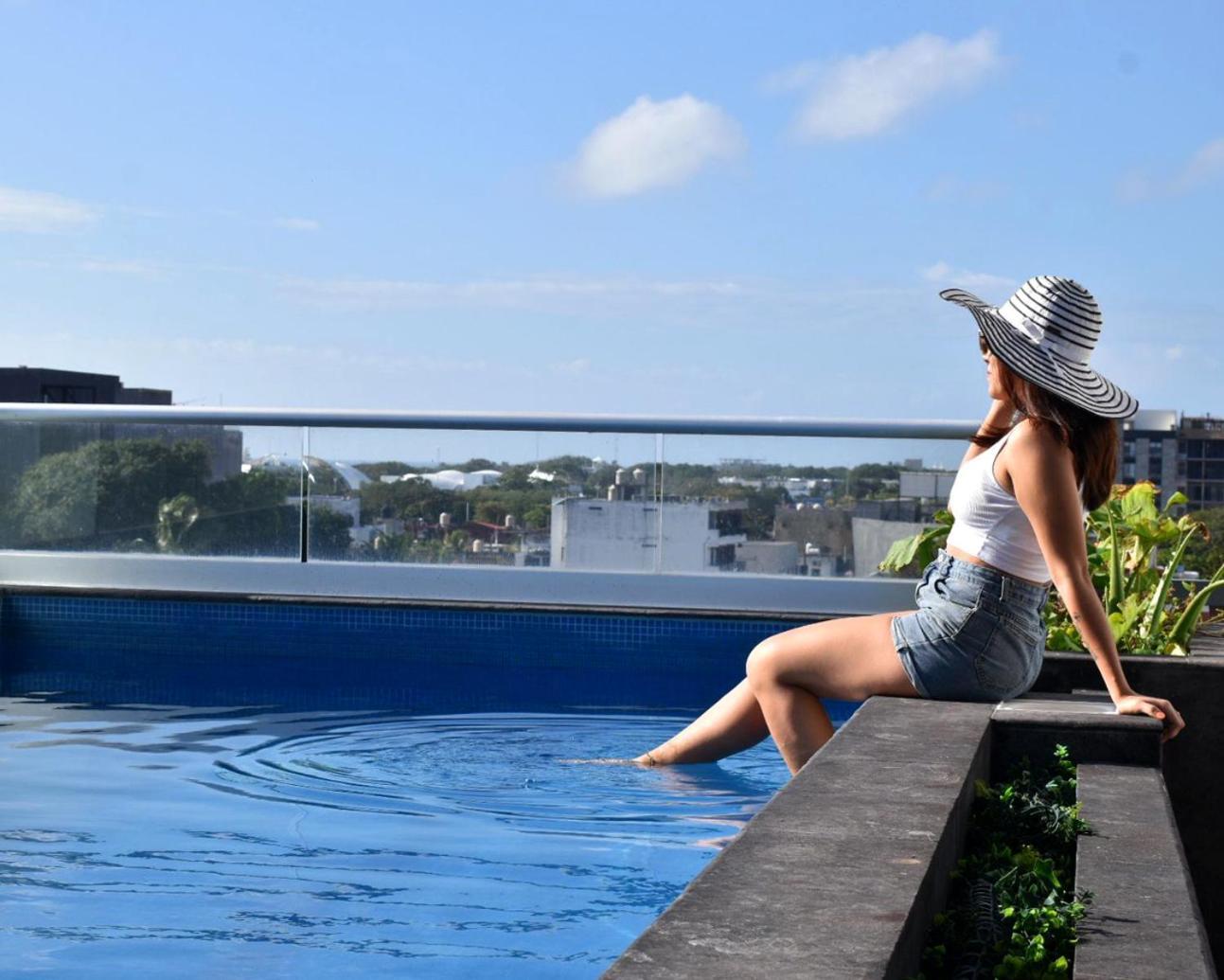 Illusion Xpress I Attraction Hotel Deluxe ปลายาเดลการ์เมน ภายนอก รูปภาพ