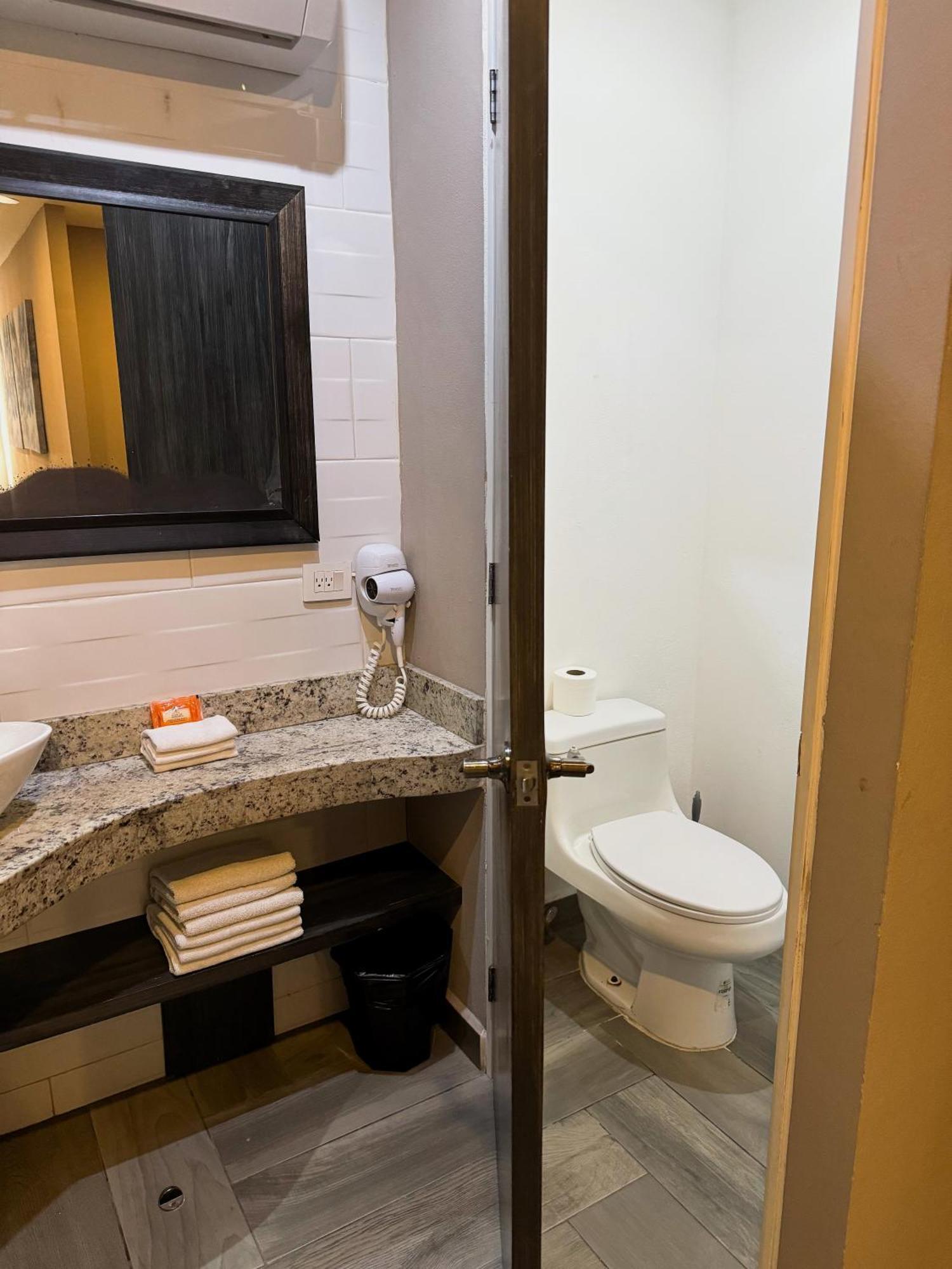 Illusion Xpress I Attraction Hotel Deluxe ปลายาเดลการ์เมน ภายนอก รูปภาพ