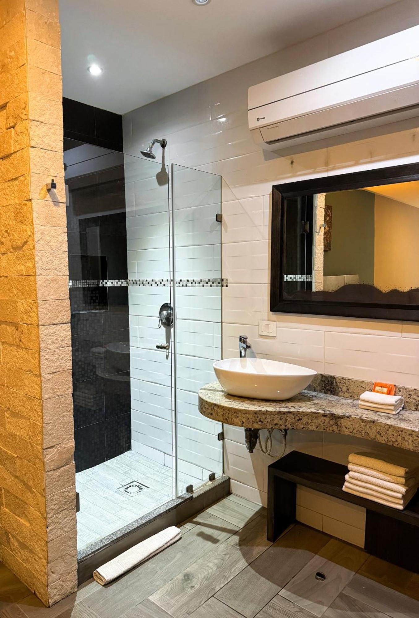 Illusion Xpress I Attraction Hotel Deluxe ปลายาเดลการ์เมน ภายนอก รูปภาพ